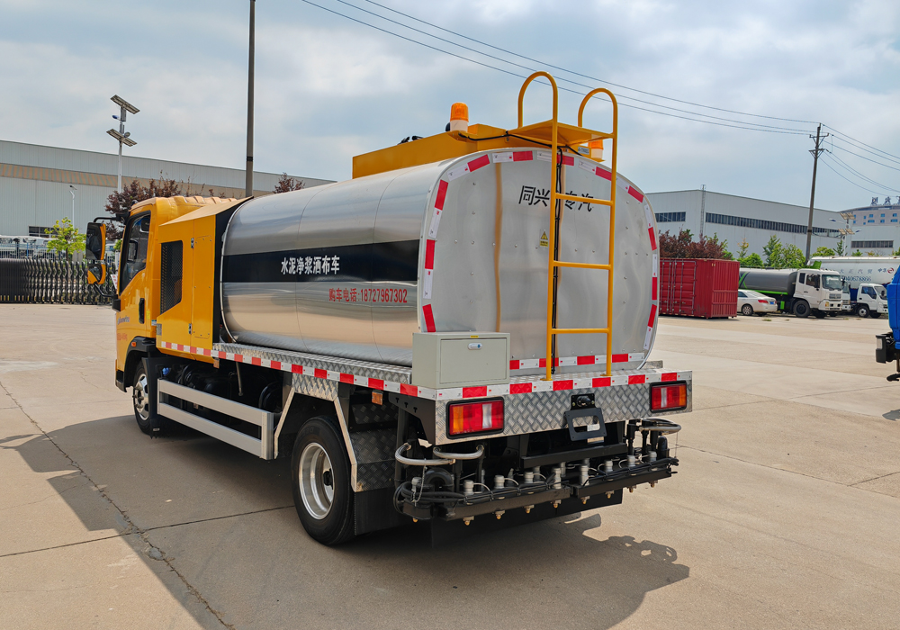 5噸重汽豪沃藍牌智能瀝青灑布車