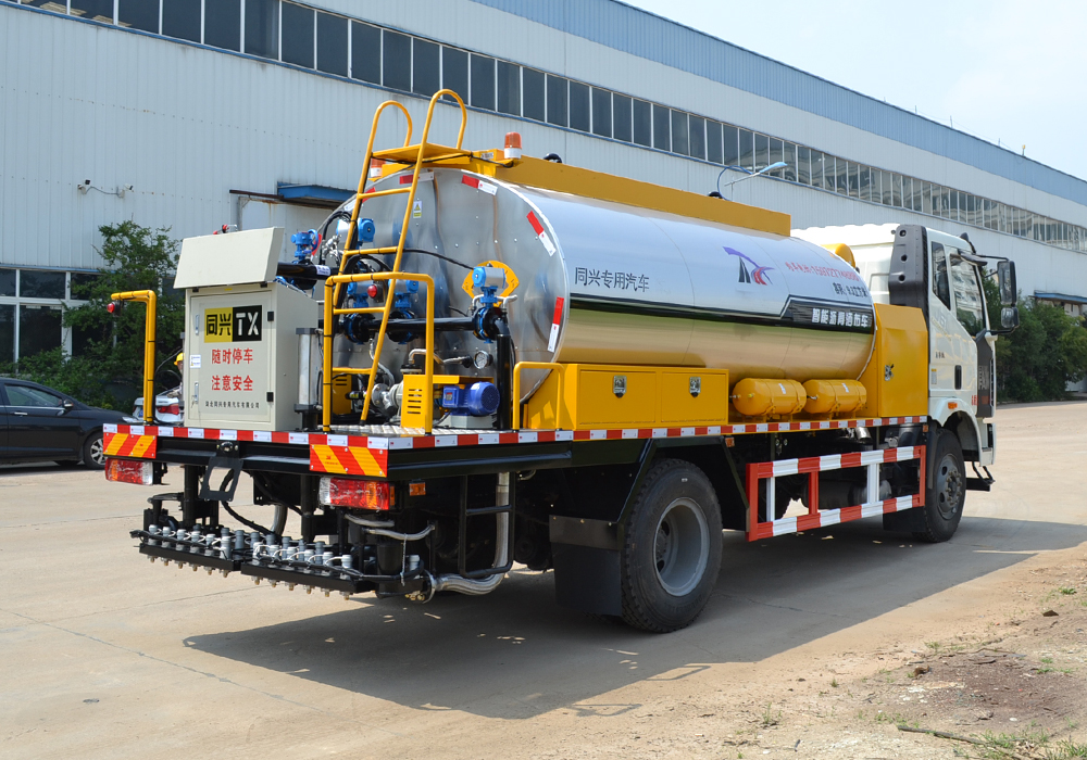 9方解放J6L智能瀝青灑布車