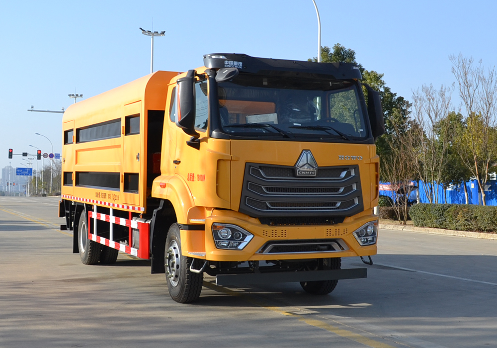 10噸重汽豪沃(全功率）智能瀝青灑布車